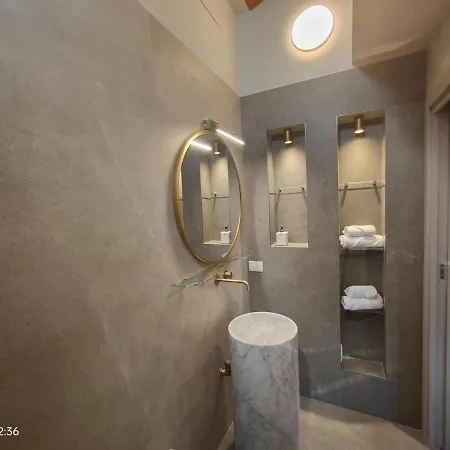 Penthouse Flat - 2bed 2bath Kitchen Renovated *